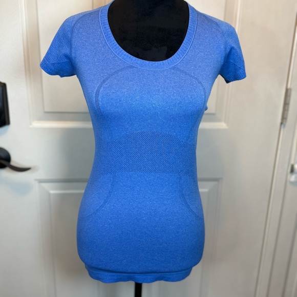 Lululemon Swiftly Tech Tee, Hip Length, Size 4 | Pipe Dream Blue Like New Shirt - Picture 1 of 10